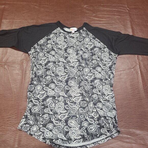 Lularoe black white paisley Randy baseball t shirt Sz M GUC - Picture 1 of 4